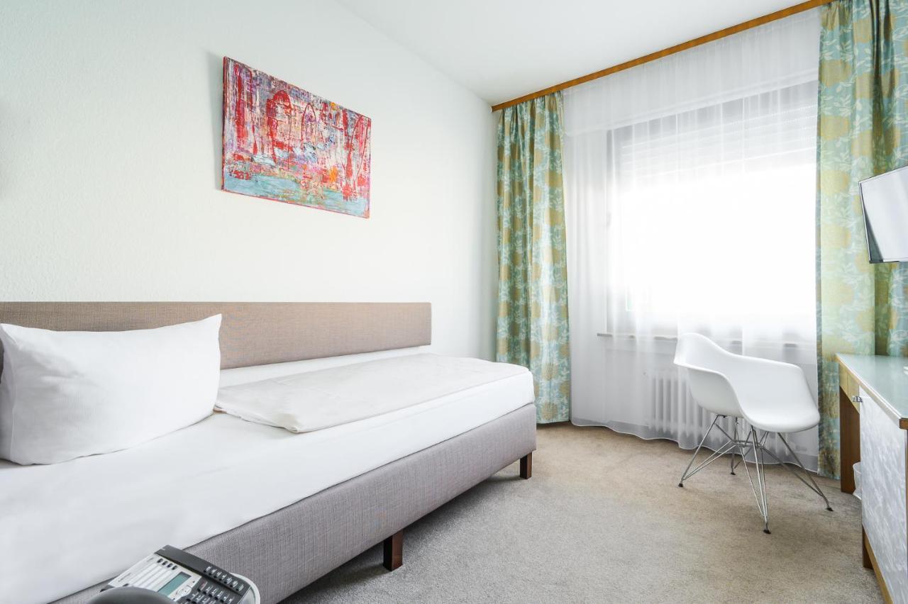 Hotel Kaspar Garni Siegburg Bagian luar foto