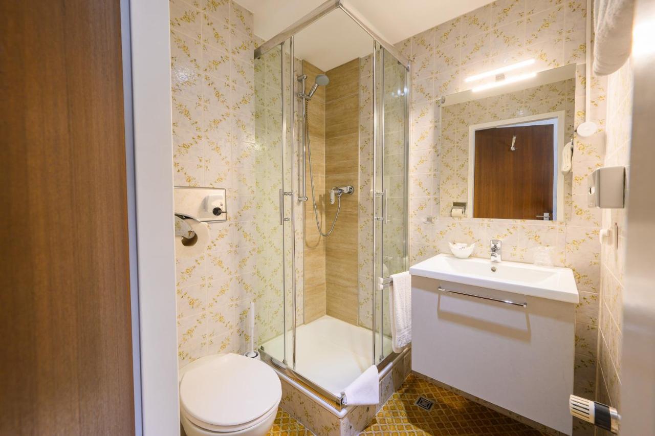 Hotel Kaspar Garni Siegburg Bagian luar foto