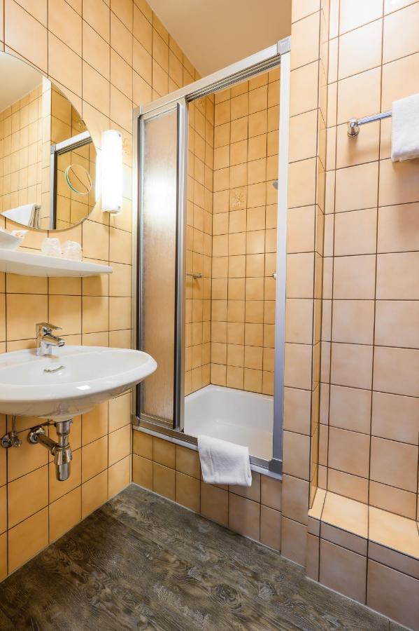Hotel Kaspar Garni Siegburg Bagian luar foto